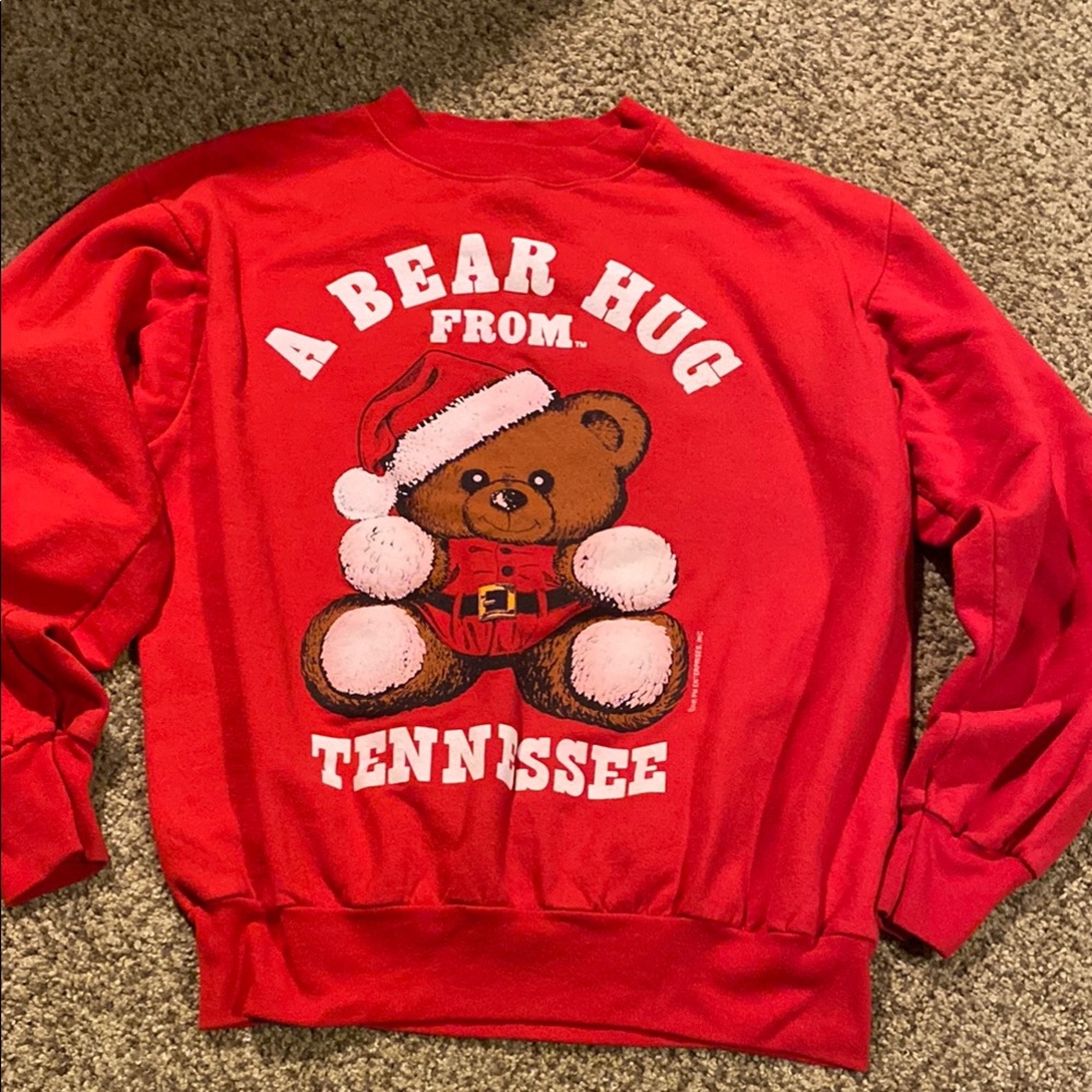 Vintage  1990 Red Bear Hug Tennessee Sweatshirt Women’s Large.